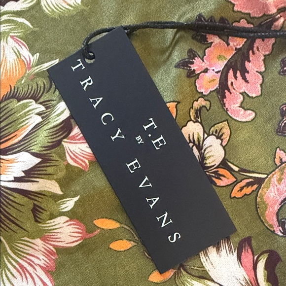 T.E. By Tracy Evans Olive and Pink Floral Wrap Blouse NWT - Picture 4 of 9